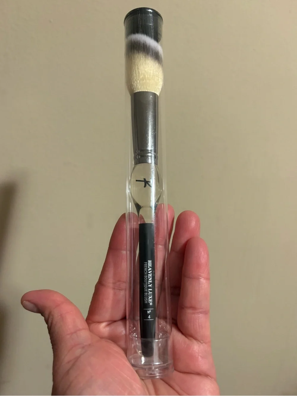 ITS COSMETICS - HEAVENLY LUXE™ FRENCH BOUTIQUE BLUSH BRUSH #4 Factory Sealed.